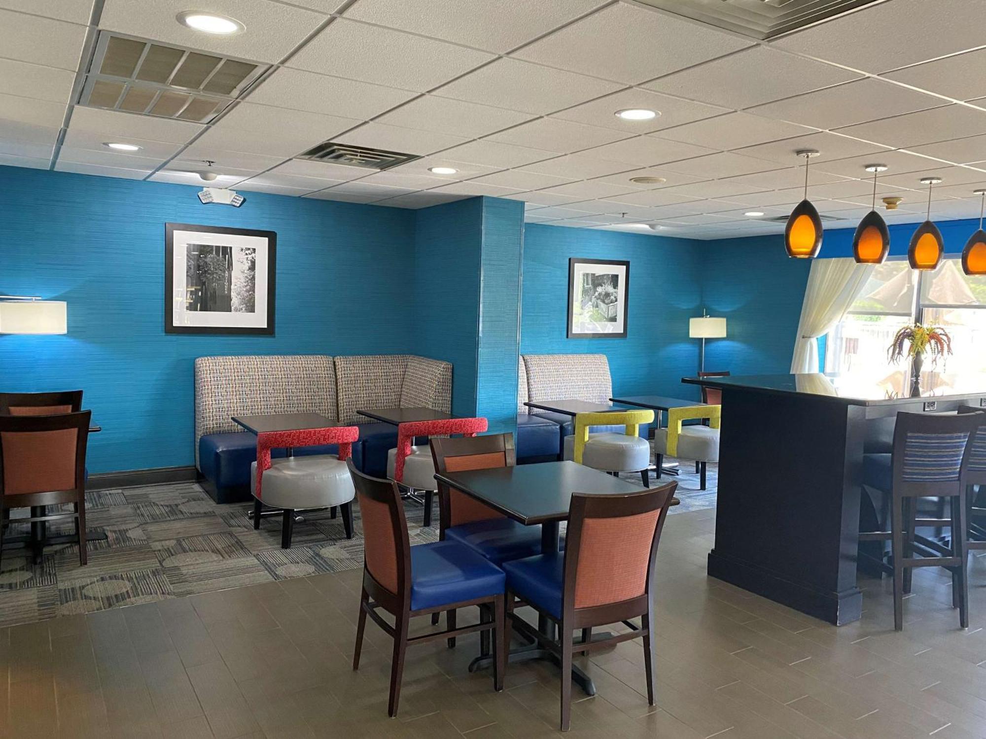 Hampton Inn Ft. Chiswell-Max Meadows Ngoại thất bức ảnh